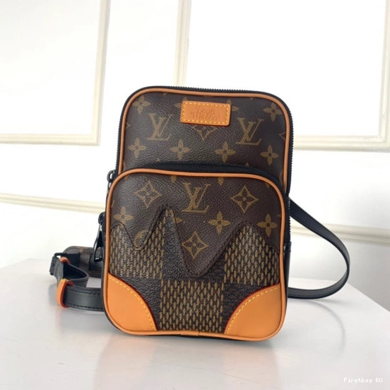 First bag SLING LOUIS BAG AMAZONE NIGO VUITTON 0809